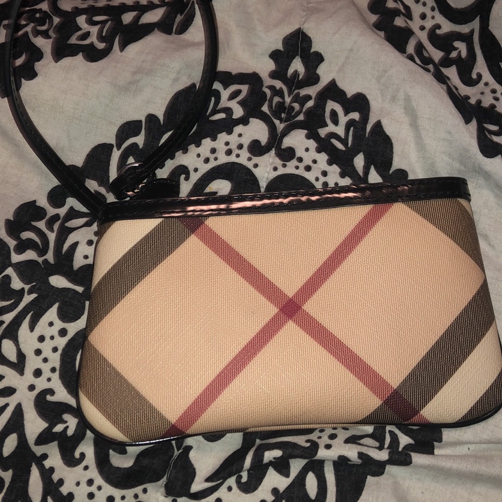Burberry clutch